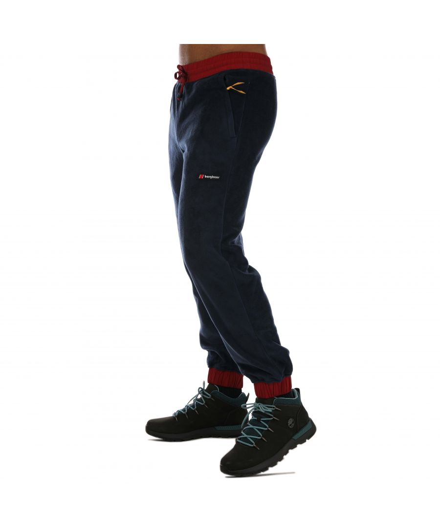 Mens Berghaus Oversized Fleece Pant in dark blue.- Adjustable waist.- Zip pockets.- Logo patch.- Elasticated ankle cuffs.- Fleecey and warm.- Body: 84% Recycled Polyester  16% Polyester.Trim: 100% Polyamide. Mesh: 100% Polyester.- Ref: 4A001442JE5