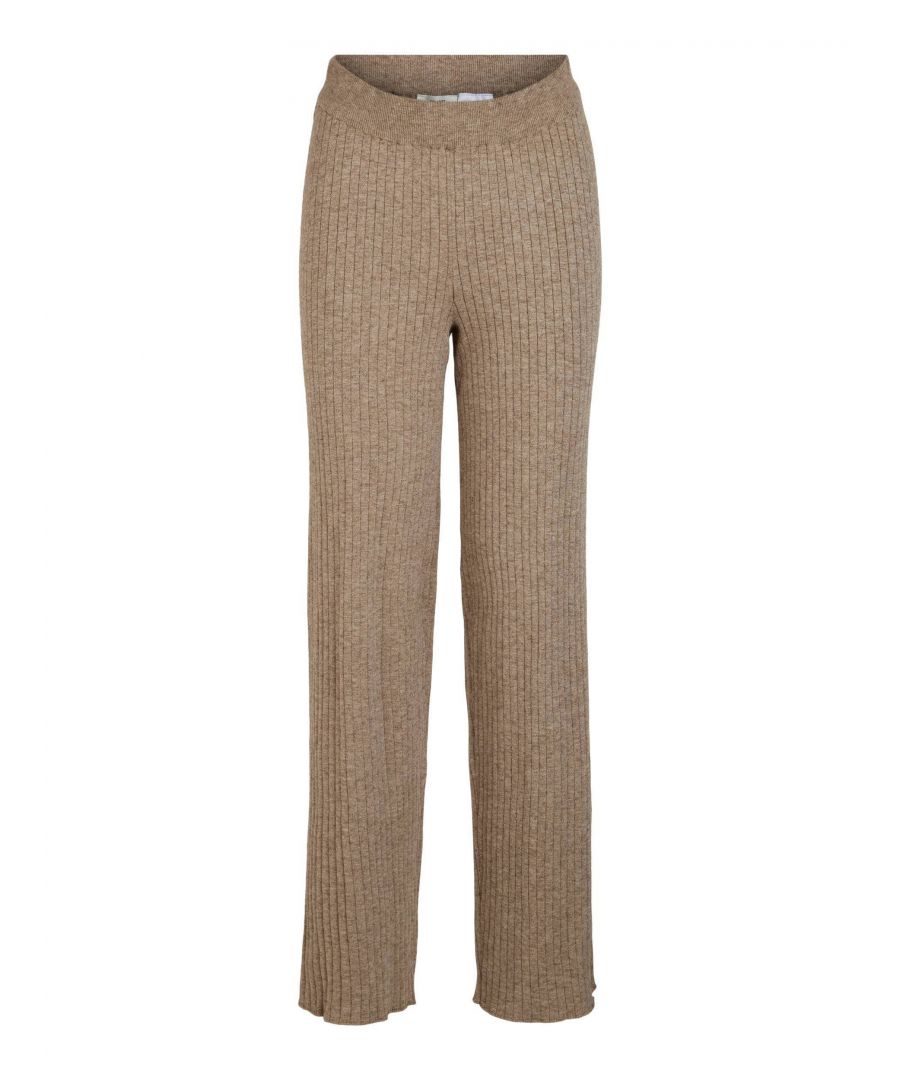 Deze straight fit broek voor dames van OBJECT is gemaakt van viscose (duurzaam materiaal). Het model heeft een hoge taille en heeft een elastische tailleband.details van deze broek:stijlnaam: OBJNOELLE