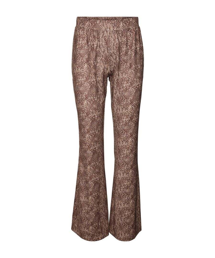 Deze flared fit broek voor dames van VERO MODA is gemaakt van een polyestermix en heeft een all over print. Het model heeft een elastische tailleband.details van deze broek:stijlnaam: VMVALENTINA