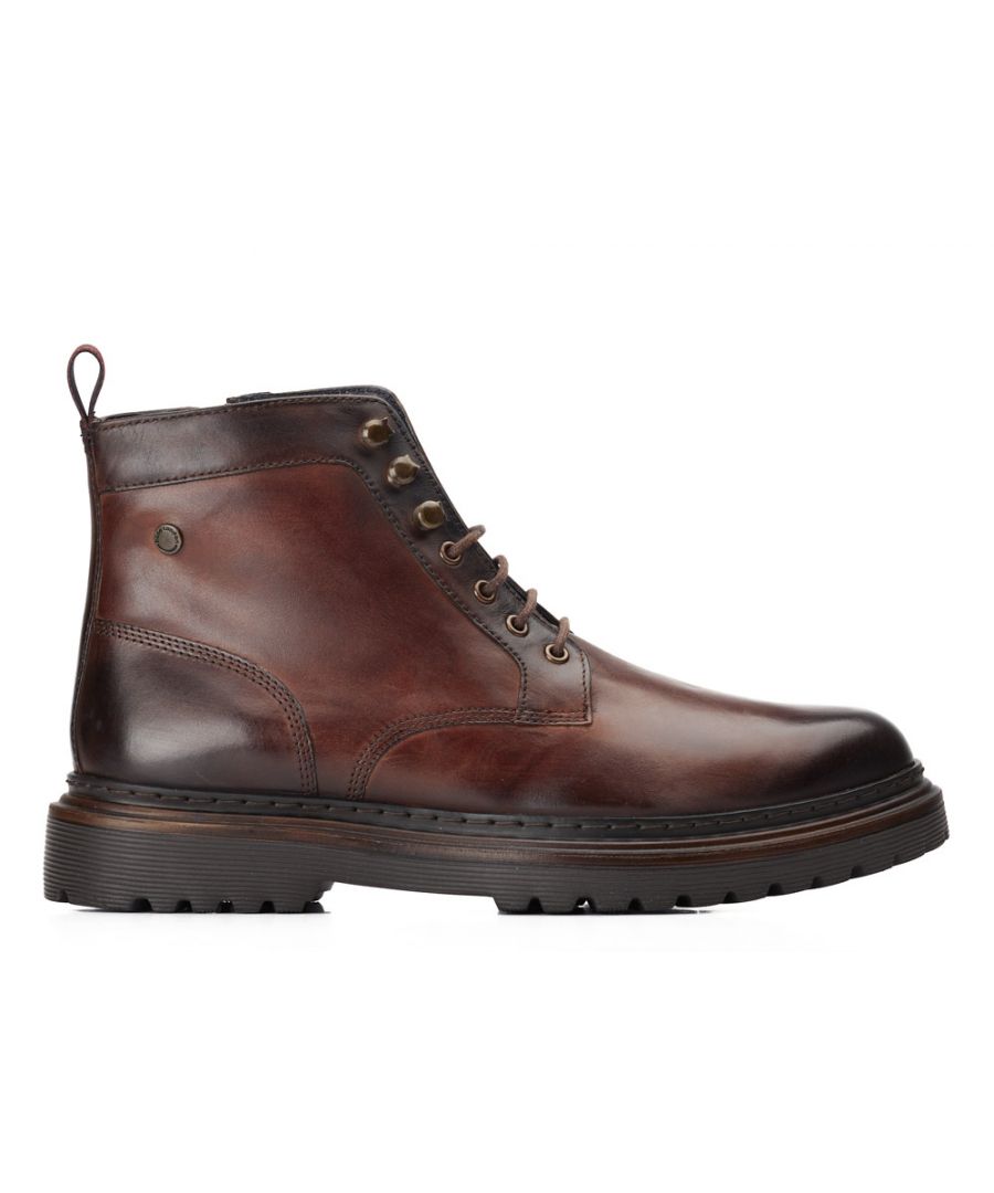 This men's boot has a powerful silhouette. With a super light-weight and chunky sole  the Massimo boot stands tall and features a 4 lace closing with 3 additional lace hooks for added rugged style. A zip on the inside of the boot makes for easy access and the cleated tread ensures a confident step on winter streets.