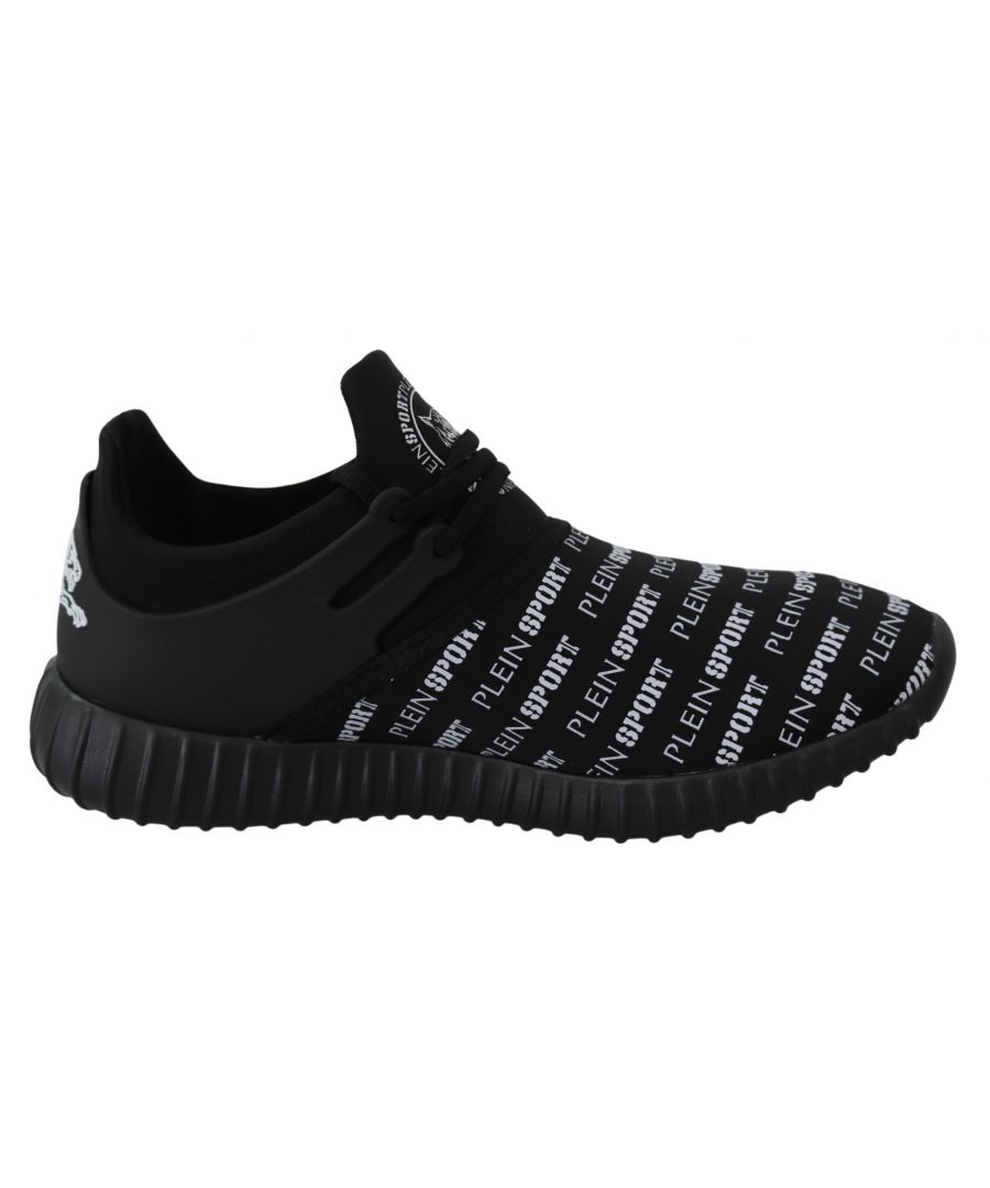 Superbes chaussures neuves avec étiquettes et boîte, 100% Authentique Plein Sport Mens shoes Modèle : Runner Henry Sport sneakers Couleur : Noir Matériel : Polyester Semelle : Caoutchouc Détails du logo Très exclusif et haute qualité artisanale