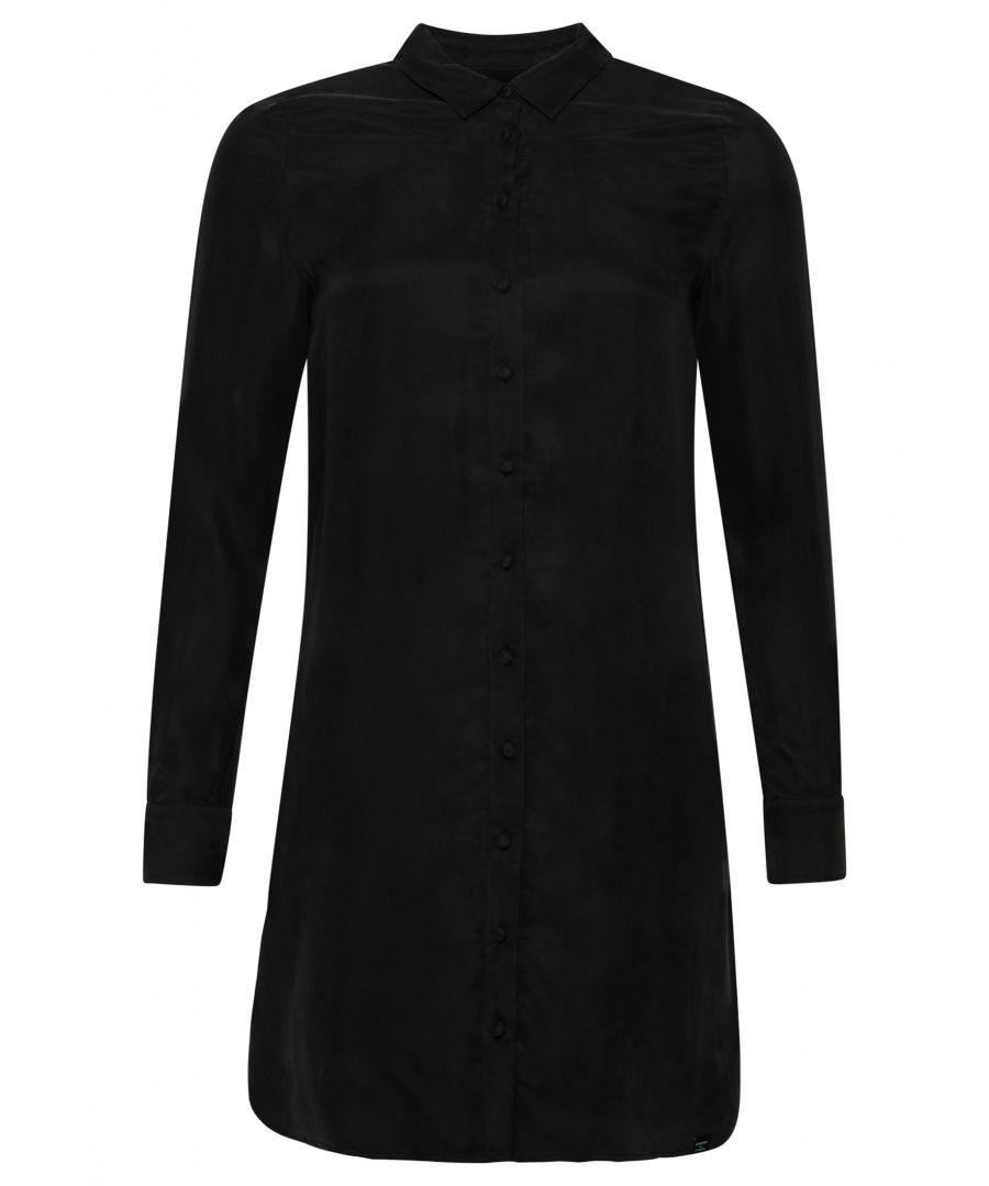 For an added touch of soft tailoring to your wardrobe, look no further than our Shirt Dress. An effortless way to create a laid back glam look, that's as comfortable as it is stylish.Relaxed fit – the classic Superdry fit. Not too slim, not too loose, just right. Go for your normal sizeSingle collarButton fasteningLong sleevesButton fastening cuffsClassic Superdry tabOur Cupro is made from cotton waste, it has a soft handle similar to Modal, Lyocell and Tencel.