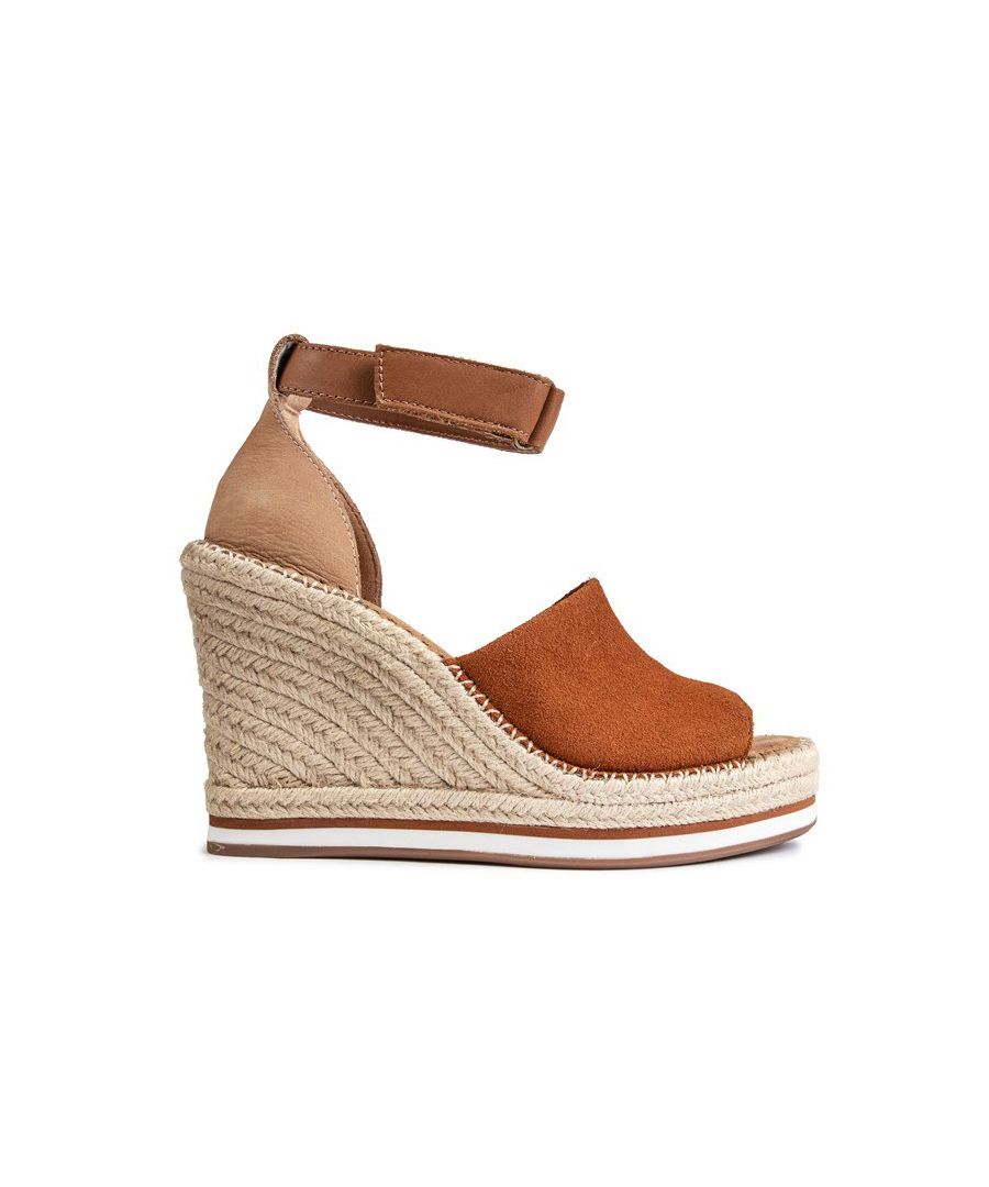 Womens brown Toms marisol sandals, manufactured with leather and a rubber sole. Featuring: cushioned suede insole, rope sole construction, hook & loop closure and heel heigh 10cm.