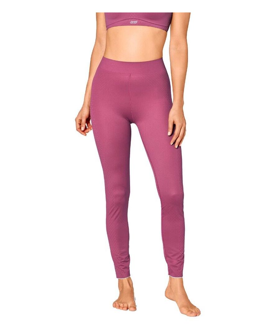 The simplistic Move Precision collection combines innovation and support with the signature Sloggi comfort. The Raschel Jacquard technology offers different levels of support, stabilisation and breathability exactly where you need it. These full-length tights offer medium support via light compression. Finished with a wide knitted waistband and totally seamless finish for added comfort. Pair with the matching Precision sports bra.\n\nSleek and practical design\nThermoregulating properties\nSuper stretchy fit\nOffers medium support with light compression\nLightweight Air Yarn\nMatching coordinates available\nComposition:- 58% Polyamide | 48% Elastane\n\nListed in UK sizes