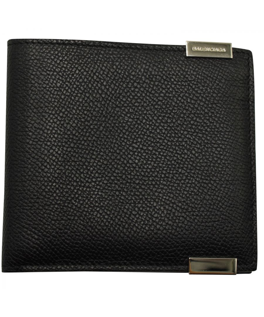 VINTAGE, RRP AS NEW\nThis black 'Phileas' billfold wallet from Balenciaga has been crafted in Italy from grained-leather and features silver hardware on the sides for a refined touch. The interior has multiple slots and slip pockets to keep everything in order. Invest in it, because your cards and cash deserve a good home.\n\nBalenciaga Phileas Billfold Wallet in Black Leather\nCondition: Excellent, dust bag and box\nSign of wear: No\nMaterial: Leather\nSize: One Size\nWidth:   10 mm\nLength:   105 mm\nHeight:   100 mm\nSKU: 129078