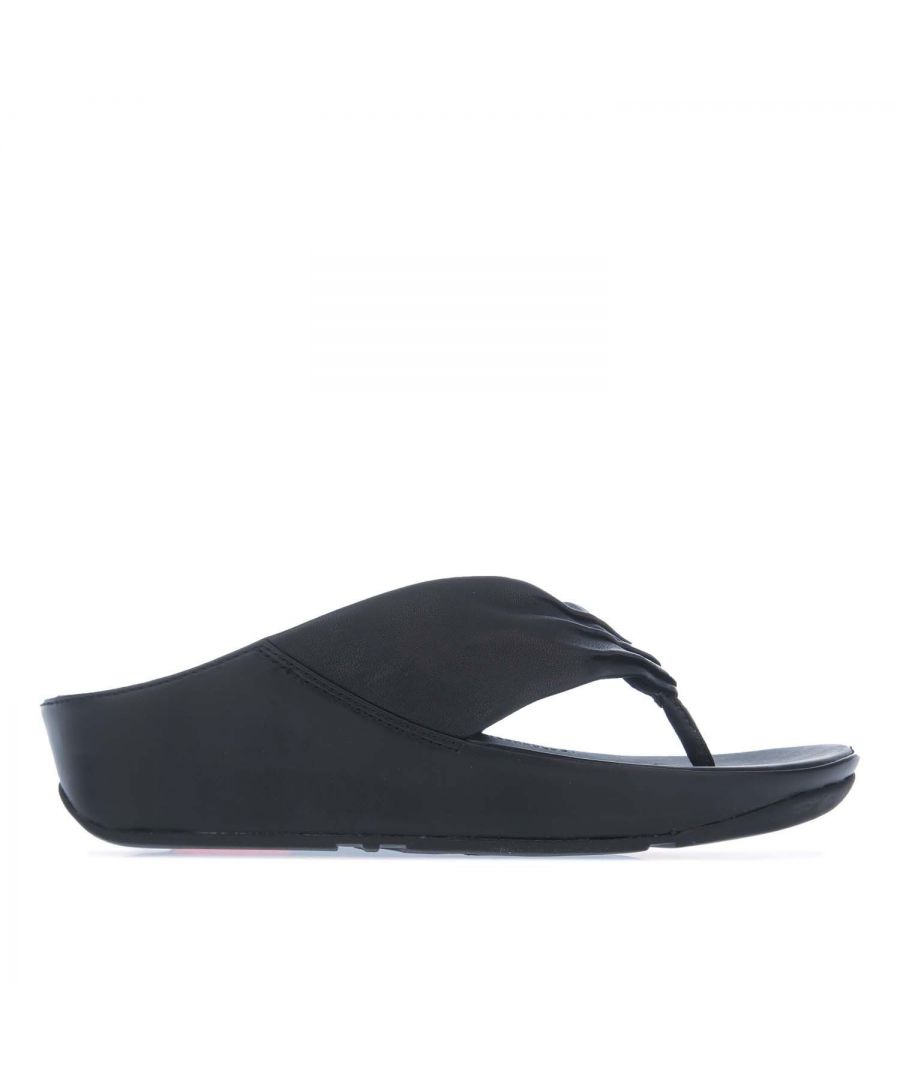 Womens  Fit Flop Twiss Leather Toe Thong Sandals in black.- Slip on fastening.- Microwobbleboard™ midsoles.- Twist toe post. - FitFlop branding to footbed.- Rubber Sole.- Leather upper  Synthetic lining  Synthetic sole.- Ref.: V16001