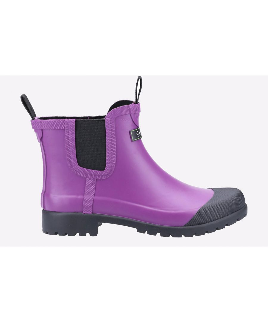 Short rubber womens wellington from Cotswold, Blenheim has the classic chelsea look and is not just for the garden! This style would look great under your jeans around town, it's extremely flexible with a heavily cleated sole for grip and durability\n- Short Rubber Wellington in classic chelsea style\n- Fully waterproof\n- Front and rear pull loop\n- Twin elasticated gusset with inside cover\n- Heavily cleated sole for grip and durability\n- Contrast Black toe cap\n- Diamond Toe Cap and Foxing\n- Extremely flexible\n- Wet weather ideal for gardening