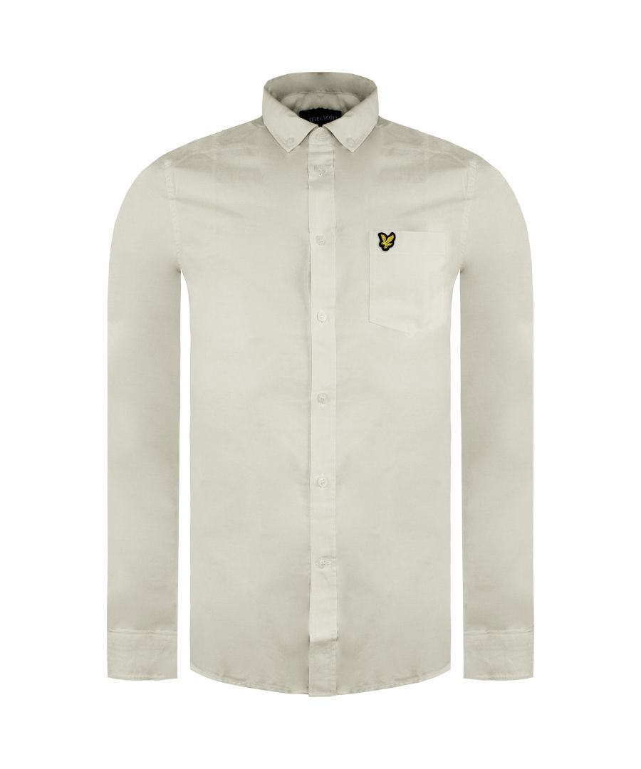 Under a blazer, tucked, untucked - how you wear our Lyle & Scott Regular Fit Lightweight Oxford Shirt is up to you.  This men's shirt can enhance any look and proudly features the Lyle & Scott Golden Eagle embroidered onto the left breast pocket.