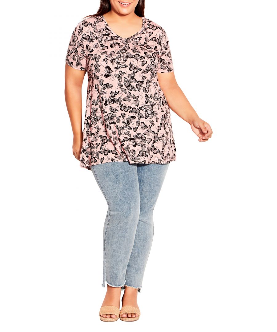 Perfect your everyday style in the Love Me Print Top. With a beautiful blush colour and an eye-catching print, this top will become a favourite in your wardrobe. Made from a soft stretch fabric, this relaxed fit top masters the art of comfort and style. Key Features Include: - V-neckline - Short sleeves - Pull-over fit - Soft stretch fabrication - Relaxed silhouette - Hip length hemline