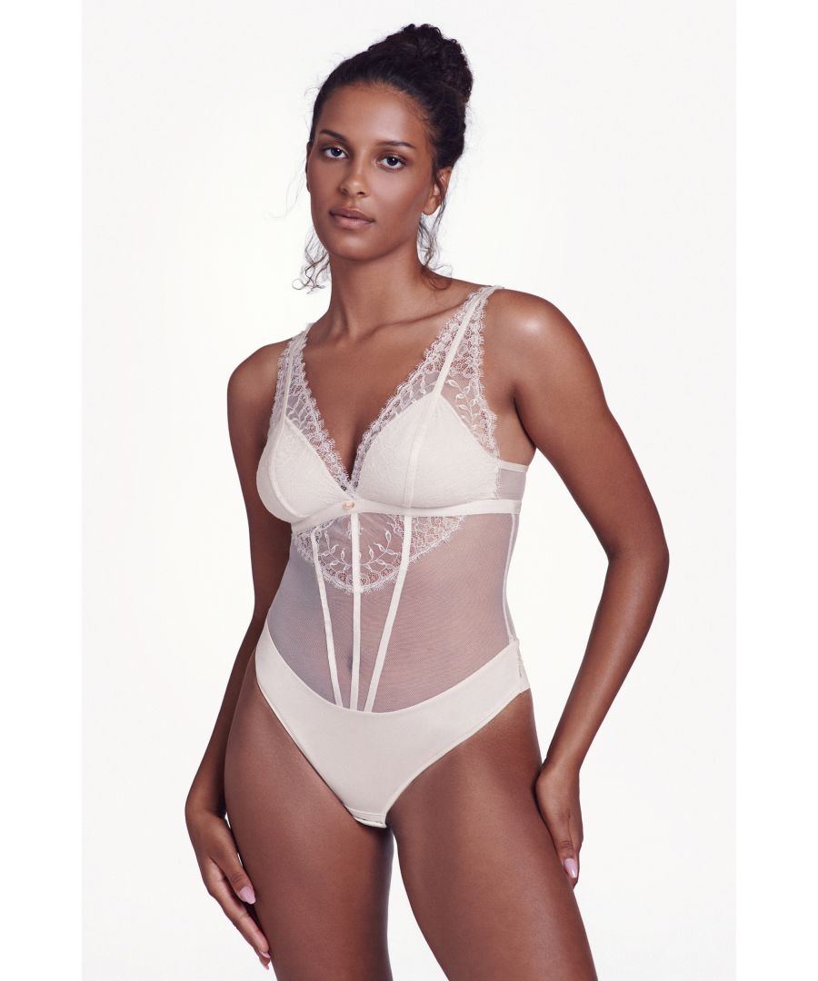 This elegant body from the Lisca 'Rose' range gently covers your body and the non-wired cups provide extra coverage and added seduction. This lightweight lingerie features luxurious lace and soft microfibre for a comfortable fit and seductive styling.
