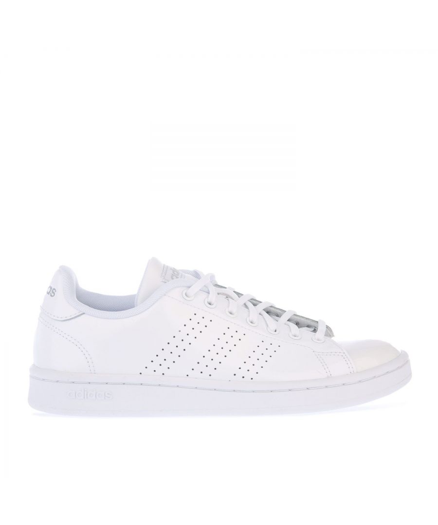 Womens adidas Advantage Trainers in white.- Synthetic leather upper.- Lace closure. - Regular fit. - Perforated 3-stripes detailing to the sides.- Rubber outsole. - Leather upper - Textile lining - Synthetic outsole.- Ref.: EE7494