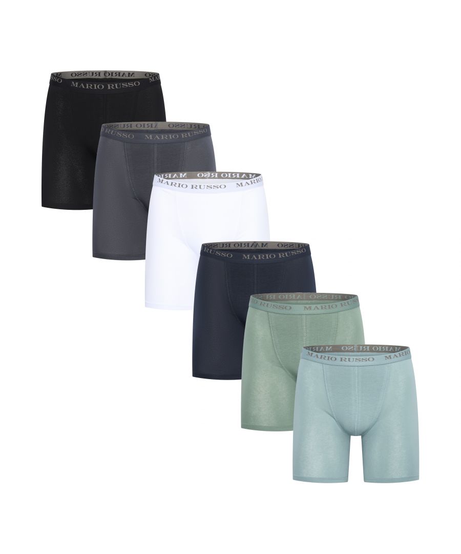Mario Russo long fit boxers voor heren. De boxershorts zijn gemaakt van polyester en elastaan, wat zorgt dat de stof veel rek heeft.  Merk: Mario RussoModelnaam: long fit boxersCategorie: heren boxershortsMaterialen: katoen/elastaanKleur: zwart, blauw, grijs, groen, wit