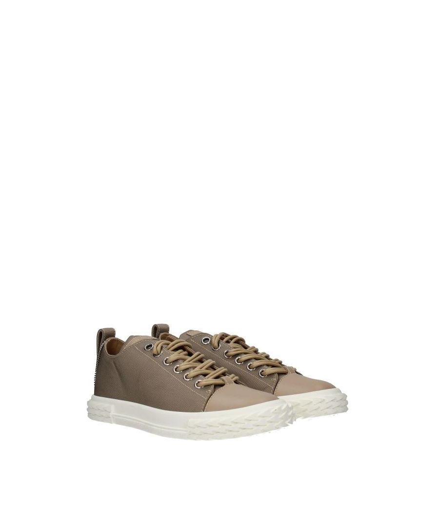 The product with code RM00010BLABBERBEIGE fabric is a men's sneakers in beige designed by Giuseppe Zanotti. It has features like front logo. The product is made by the following materials: leather, fabricHell height type: low and flatBottomed Shoes is rubberLace up closureRound toeThe product was made in Italy