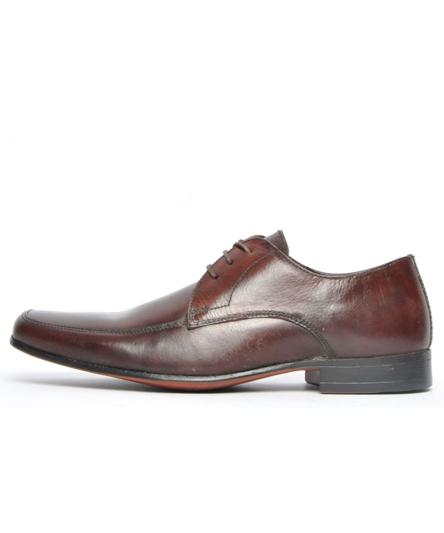 This Red Tape Colron mens leather lace up shoe boasts a classic twin stitched apron style upper delivered in a premium leather finish offering a standout shoe with luxurious stylish looks, setting the trend for formal wear whilst maintaining a casual edge. A slimline sole delivers on trend styling whilst the stitched grippy sole delivers secure wear wherever you go. Premium looks in the form of an apron style double stitched designer pattern to the upper sits right at the forefront of this high-end leather lace-up shoe, so youre guaranteed super comfy wear all day every day.\n The combination of style and practicality make the Colron ideal for all occasions whether its casual, formal or dress and at a snip of the normal high street price theyre great value for money too!\n - Premium leather upper\n - 3 hole lace up system\n - Slimline designer styled sole unit\n - Comfy inner\n - Designer stitch detailing\n - Durable grippy rubber outsole\n - Red Tape branding