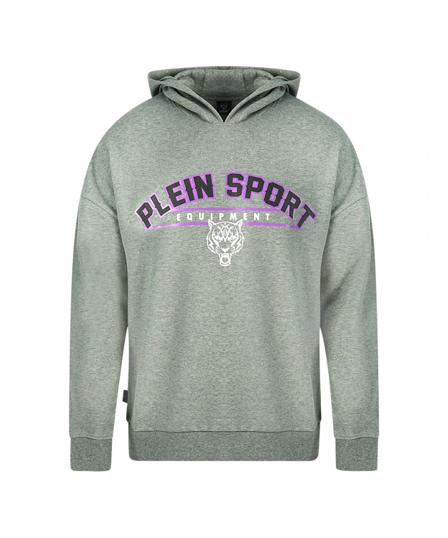 Philipp Plein Sport Equipment Logo grijze hoodie. Philipp Plein sport grijze hoodie. 51% katoen 49% polyester. Grote Plein-branding op de voorkant. Badges met Plein-merk. Stijlcode: FIPS219 94