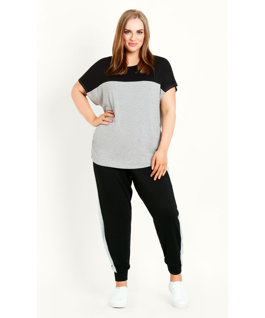 Perfect for everyday wear, the Colour Block Short Sleeve Top combines comfort and style. Feel so comfortable in the relaxed fit and soft stretch fabrication of this signature style. Key Features Include: - Crew neckline - Short dolman sleeves - Pull-over fit - Relaxed silhouette - Colour block design - Soft stretch fabrication - Hip-length hemline