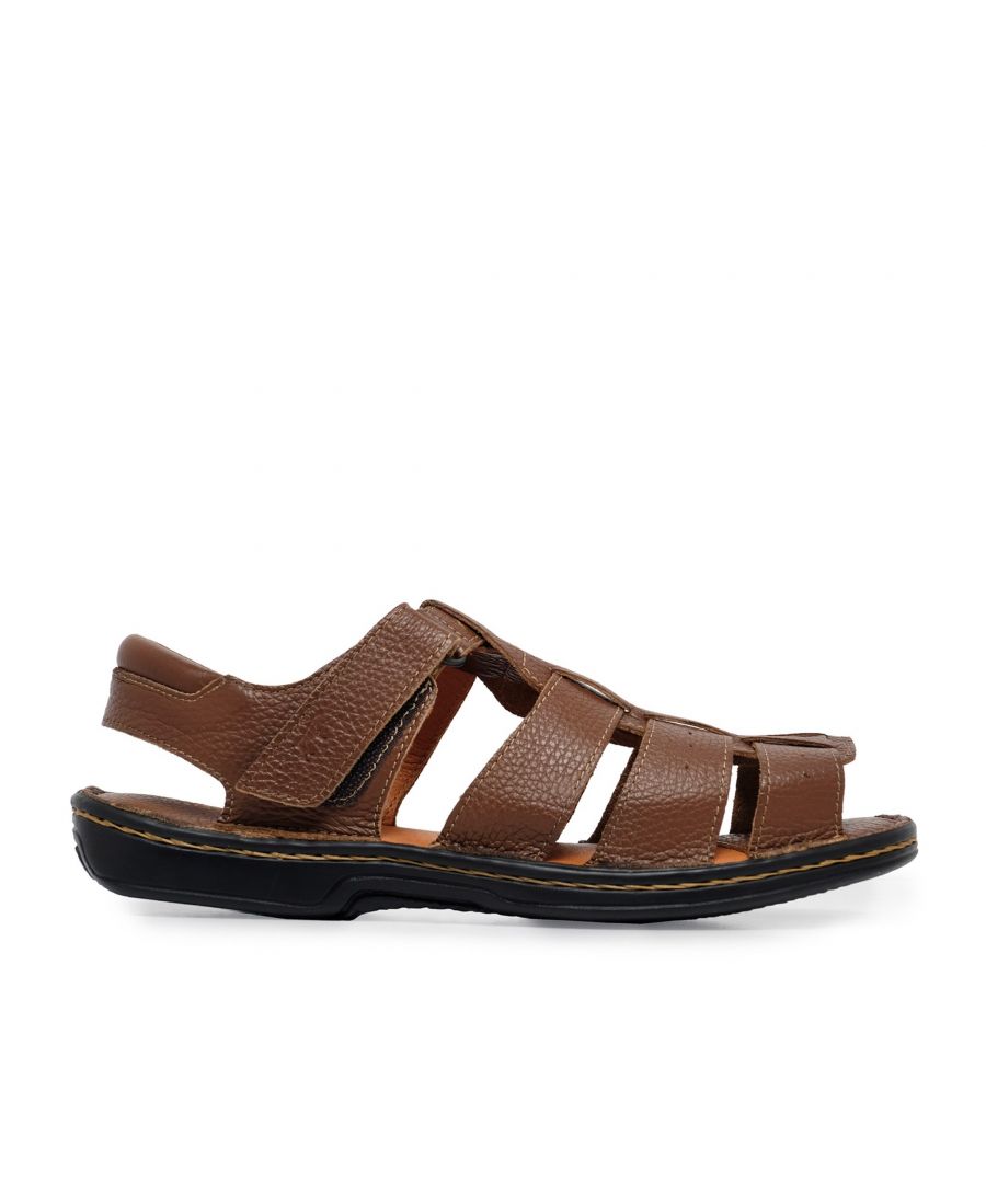 Nappa Leather sandal for men by Son Castellanisimos. Upper made of cowhide leather. Velcro closure. Inner lining made of cowhide leather. Insole made of padded leather. Sole material: synthetic and non-slip. Heel height: 2.5 cm. Designed and manufactured in Spain.
