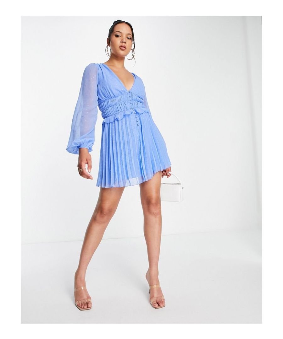 Dresses by ASOS Tall The scroll is over V-neck Button placket Long sleeves Pleated skirt Regular fit Sold by Asos