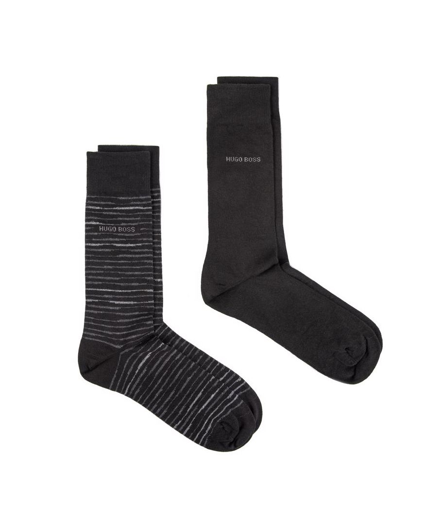 Perfect voor de stijlvolle man. de BOSS 2 Pack Logo-sokken. Deze modieuze designer sokken zijn er in twee designs. hebben een geweven merklogo en zijn gemaakt van het fijnste zachte katoen. Verkrijgbaar in maat 5½-8. en grote maat 8½-11.