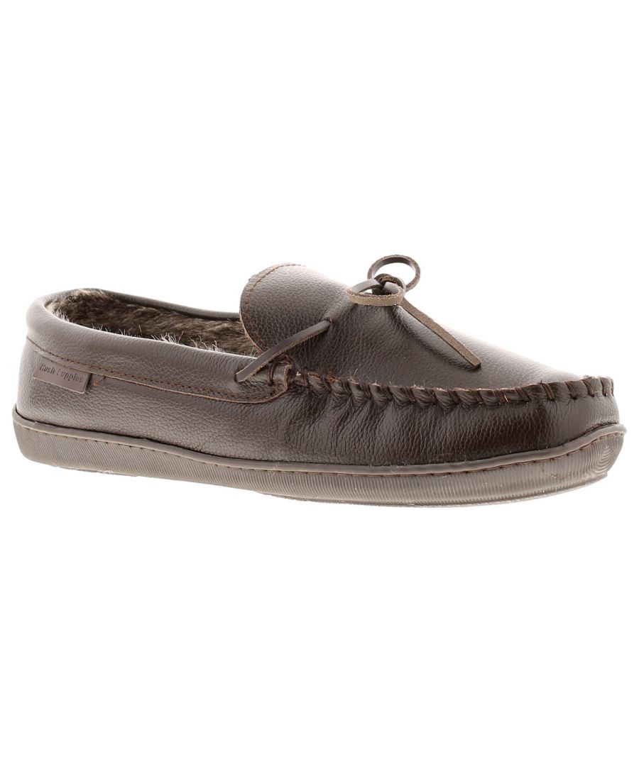 Leather men's slipper from Hush Puppies, the Ace - with cosy faux fur lining and sock. The indoor/outdoor sole is soft and flexible to wear whilst being hardwearing. Memory foam comfort sock makes this a must have for around the home. \n-Gift boxed\n-Real Leather Upper\n-Super Warm Lining\n-Memory Foam Comfort Insole.\n-Indoor and Outdoor Flexible and Hardwearing Unit