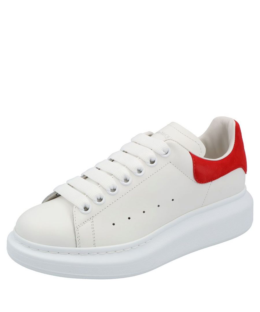 Upper material: Calfskin\nSole color: White\nShoe sole: rubber\nParagraph form: Flat\nClosure type: lacing\nInner material: leather\nToe cap: Round\nOrnament: logo\nDesigner color name: white white\nCharacteristics: removable sole\nMade in: Italy\n Larry Sneaker\nOriginal price:  660\nSign of wear: No\nSKU: 29916 / 553770WHGP79676 / 553770WHGP7967635