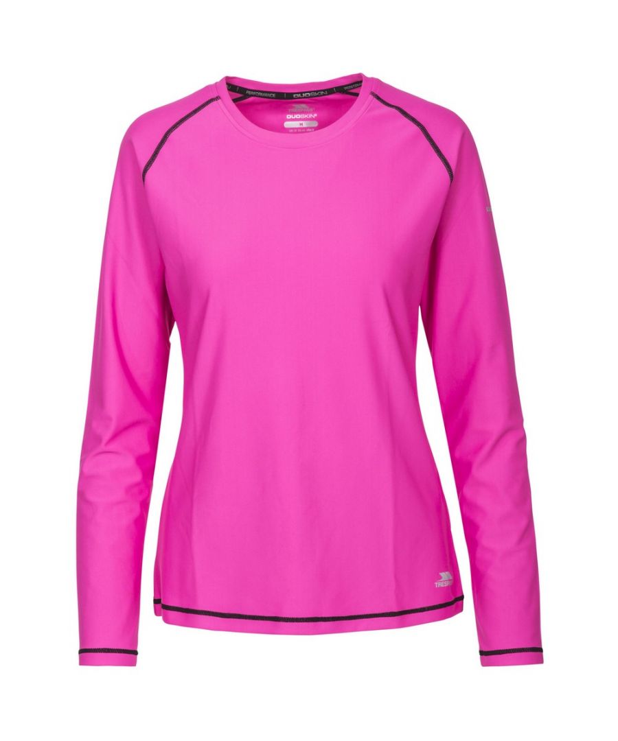 84% polyester, 16% elastane. Round neck. Contrast stitchting. Reflective printed logos. Contrast inner neck trim.
