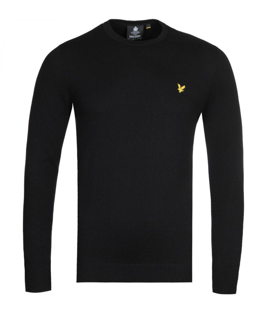 Heren pullover van het merk Lyle & Scott. Deze crew neck jumper sweater is gemaakt van hoogwaardig merino katoen. Dit is een mix van wol en katoen die zorgt voor een heerlijk zacht draagcomfort.  Merk: Lyle & ScottModelnaam: Crew Neck Merino JumperCategorie: heren sweaterMaterialen: katoen, wolKleur: zwart