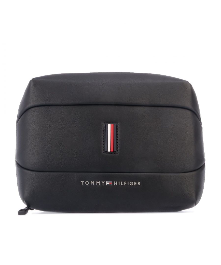 Mens Tommy Hilfiger Washbag in black.- One main compartment.- Zip closure.- Tommy Hilfiger branding.- 55% Polyurethane  40% Polyester  5% Other fibers.- Ref: AM0AM07299BDSMeasurements are intended for guidance only