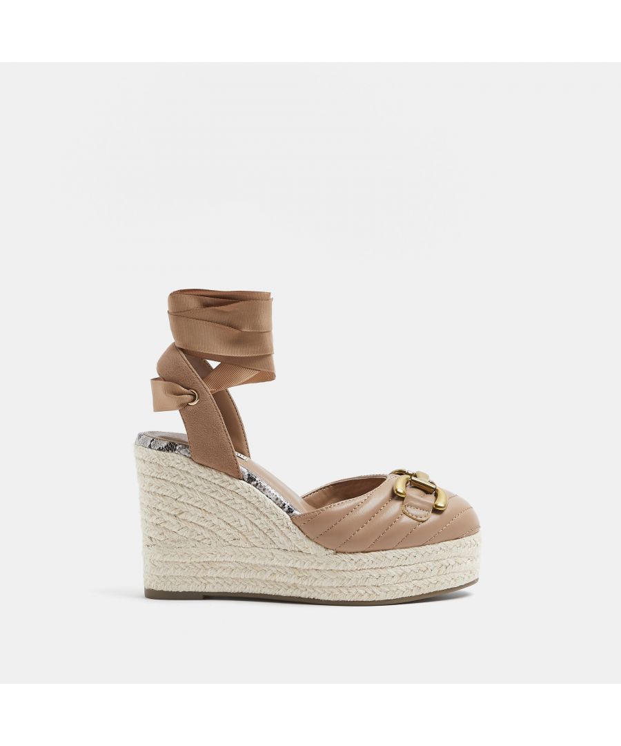 > Brand: River Island> Department: Women> Colour: Beige> Type: Sandal> Style: Wedge> Material Composition: Upper: Textile, Sole: Rubber> Upper Material: Textile> Pattern: No Pattern> Occasion: Casual> Shoe Width: Standard> Toe Shape: Open Toe> Heel Height: High (7.6-10 cm)> Season: SS22