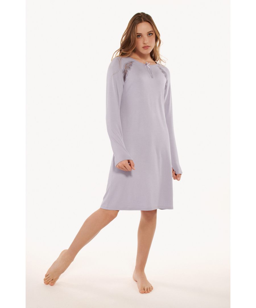 This long sleeve nightdress from the Lisca 'Ivette' range is made from soft and comfortable jersey fabric. The nightdress features embroidered applique in the front, a decorative bow, and falls to the knee.  