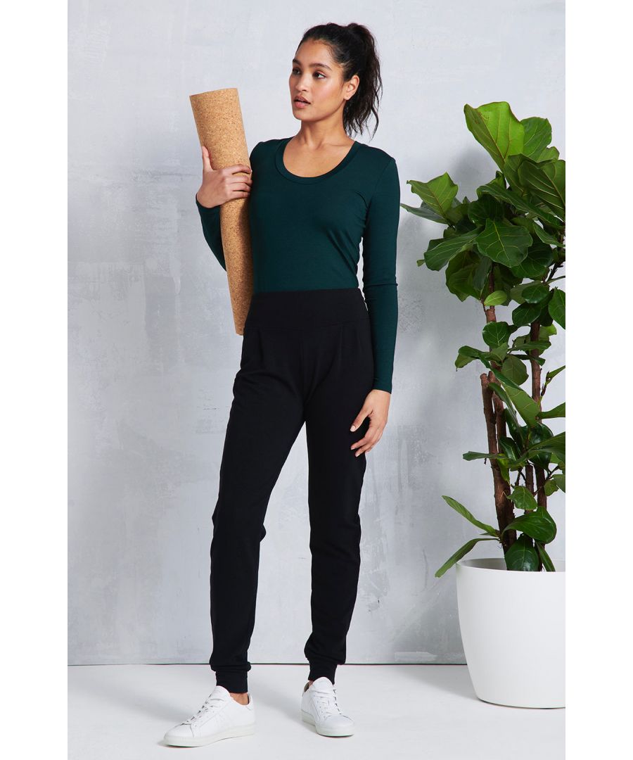 Our slouchiest most comfy pants yet, made from our unique and soft Bamboo fleece. With an elasticated waist and easy tapered legs, they are perfect for your yoga class, travelling and lounging.\n\nSemi loose fit\nWide yoke waistband with gathered detail\nCuff at hem\n95% Bamboo Viscose, 5% Elastane Fleece\nSoft elasticated waistband\nUnrivalled softness and great for sensitive skin\nNaturally sweat-wicking and breathable\nFrom sustainably managed forests\nOeko-Tex certified no nasties in the dyeing process\n\nApprox inside leg measurements:\nXS - 74cms / 29