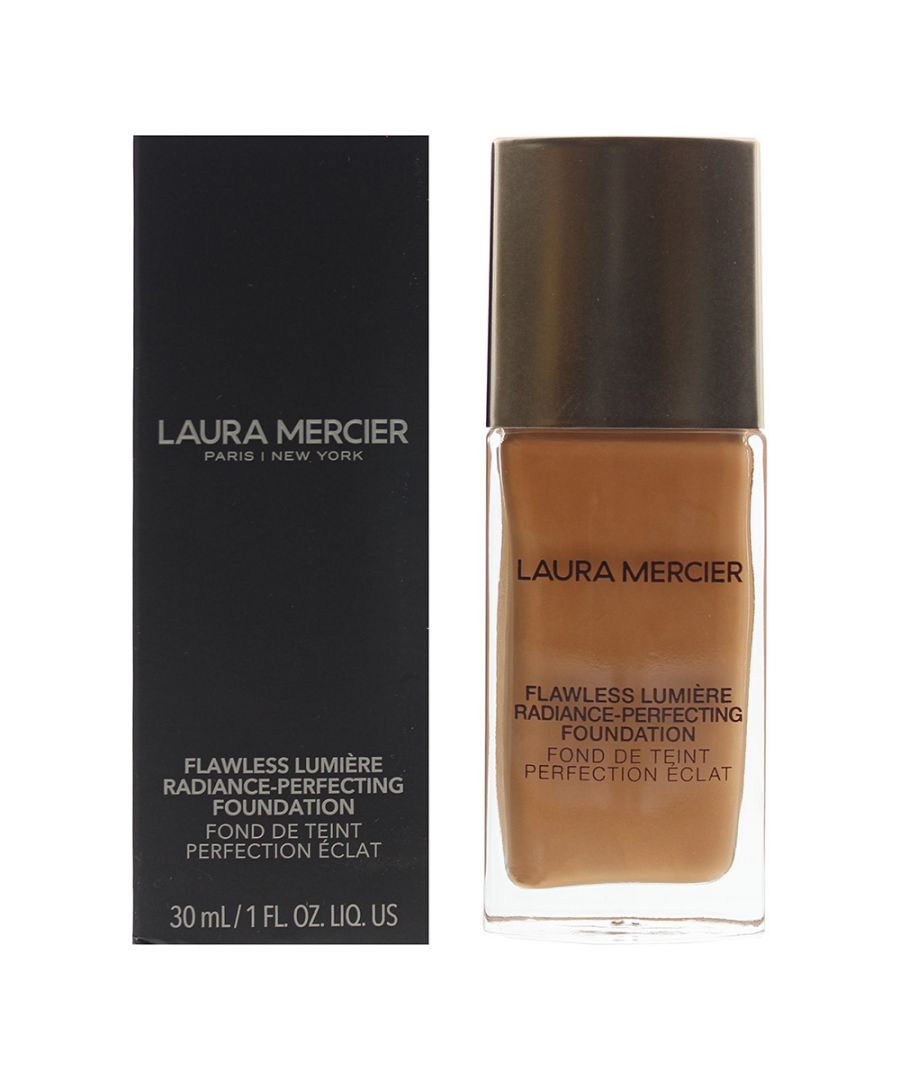 This weightless medium to full coverage foundation delivers a flawless radiant finish. Formulated with Vitamin-C and rare mushroom extract, to provide up to 15-hours of hydration, the Laura Mercier Flawless Lumière foundation will give an airbrushed effect whilst brightening and evening out dull skin tones for a more fresh awakened complexion. Available in 30 different shades to match a variety of skin tones.