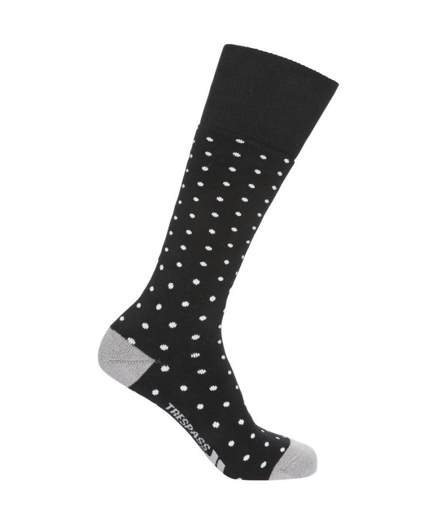 Ladies' SHARD are technical ski socks by Trespass. They give ideal ankle and arch support during all snowsports. There are 3 pairs in a pack, the fabric consists of 65% Cotton / 33% Polyamide / 2% Elastane.