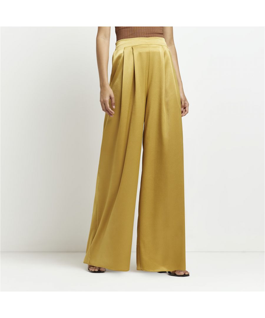 > Brand: River Island> Department: Women> Material: Polyester> Material Composition: 100% Polyester> Type: Trousers> Style: Harem> Size Type: Regular> Fit: Regular> Rise: Mid (8.5-10.5 in)> Leg Style: Wide-Leg> Pattern: No Pattern> Occasion: Casual> Selection: Womenswear> Season: AW22