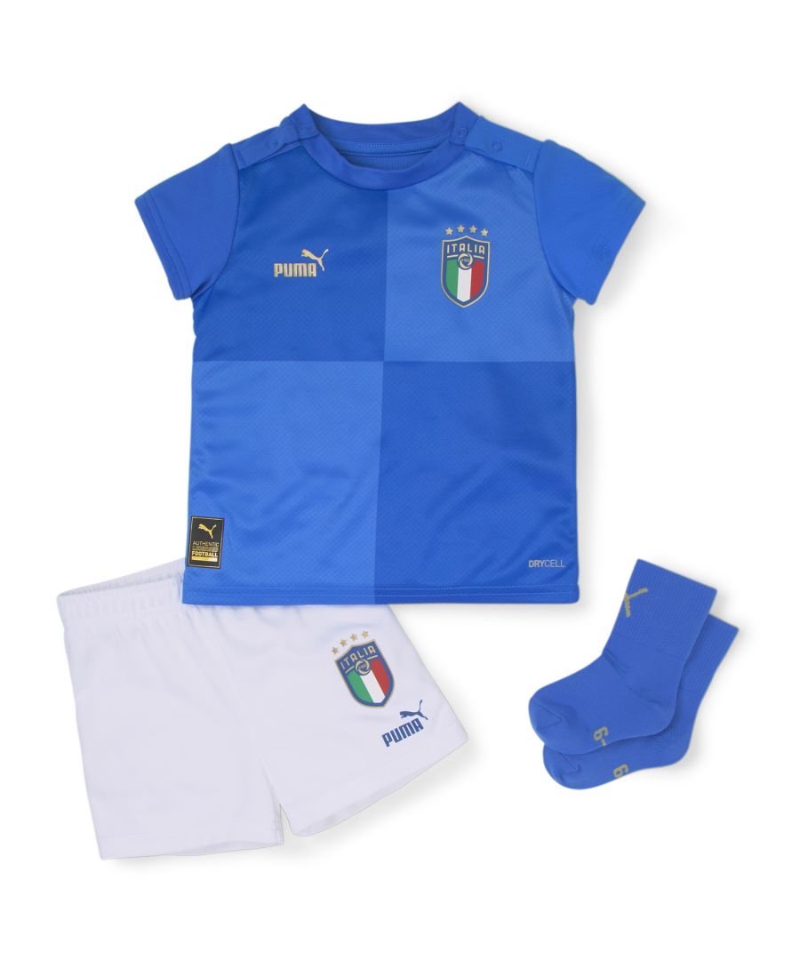 PRODUCT STORYYour little one may not be ready for their first steps on the pitch yet, but with the Italy home baby kit they’ll be ready for the call-up. With a replica jersey, shorts, and socks, it’s just like the version worn by La Nazionale on match day – only in a size appropriate for your little superstar. Forza Azzurri!FEATURES & BENEFITSdryCELL: Performance technology designed to wick moisture from the body and keep you free of sweat during exerciseRecycled Content: Made with at least 20% recycled material as a step toward a better futureDETAILSRegular fitFlat knit crewneckSet-in sleeve construction with raglan back seamPUMA Cat Logo on the jersey, shorts, and socksOfficial team crest on the jersey and shorts