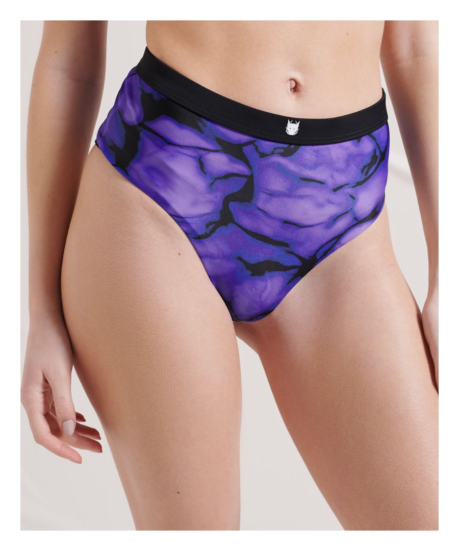 Stay on trend this season with the Energy High Waisted Brief Bikini Bottom.High waisted designBrief stylePrinted logoPlease note due to hygiene reasons, we are unable to offer an exchange or refund on swimwear, unless they are sealed in their original packaging. This does not affect your statutory rights.