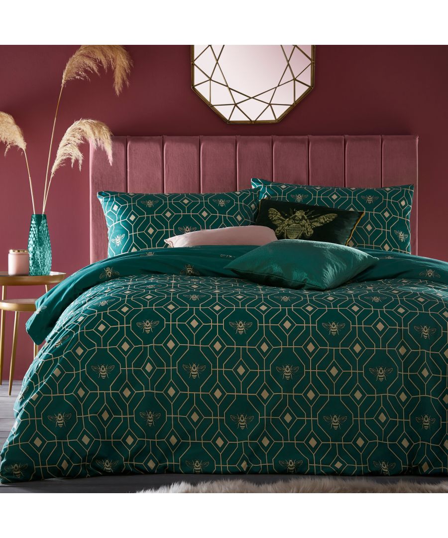 Make your boudoir buzz with a bee deco duvet cover set. The geometric honeycomb design creates a busy bee pattern that will make your bedroom buzz. The reverse features a coordinating bee design, for a softer look.