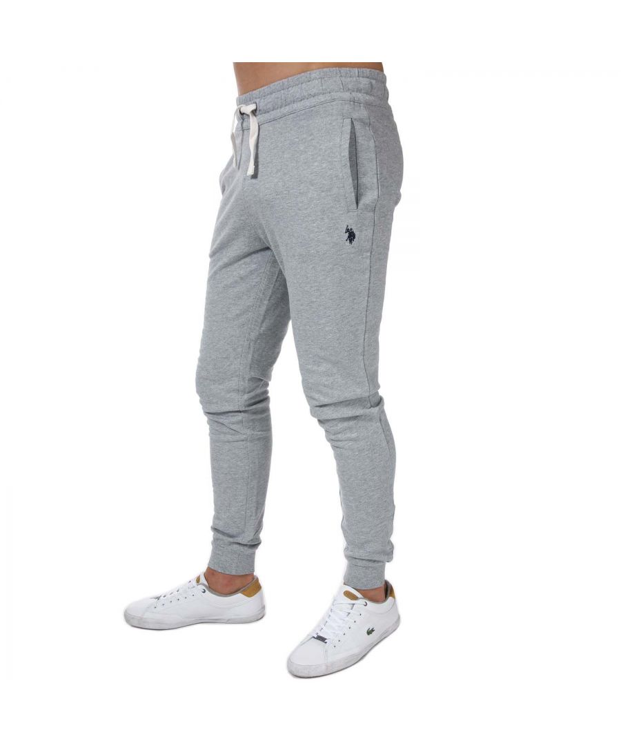 Mens US Polo Assn Jog Pants in grey.- Drawstring waist.- Side pockets.- Ribbed cuffs.- Featuring the embroidered double horsemen for the USPA stamp of authenticity.- Relaxed fit.- 90% Cotton  10% Viscose.- Ref: 63634188