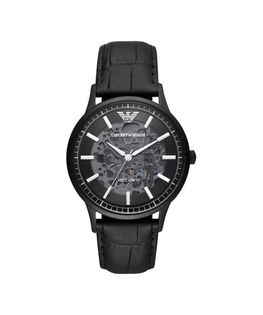 Stijlvol heren horloge van het merk Armani. Het horloge heeft een lederen polsbandje dat kleiner gemaakt kan worden, de kast heeft een diameter van 43 mm. Het horloge heeft een mechanisch uurwerk, er zijn dus geen batterijen nodig.  Merk: ArmaniModelnaam: AR60042 (43mm)Categorie: heren horlogeMaterialen: edelstaal, leerKleur: zwart