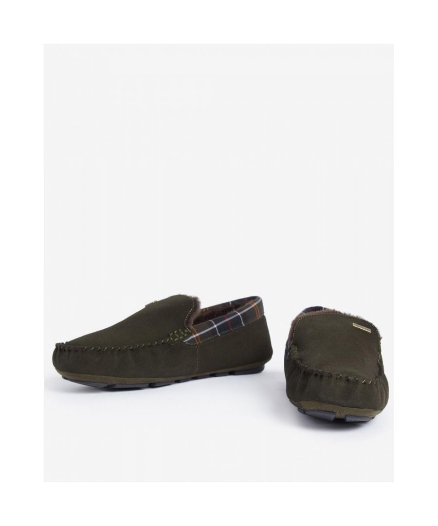This moccasin-style men's slipper is made with a suede outer, a Barbour Tartan collar trim and a hard-wearing branded sole. The faux shearling lining makes it extremely warm. Finished with a metal Barbour badge.\n\n\n\n\nSuede and fabric outer\nRubber/fabric sole\nMoccasin construction