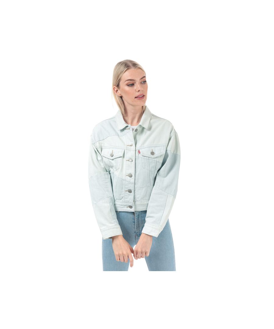 Womens Levi's Slouch Trucker Jacket in light blue.<BR><BR>- Levi's logo tab to the chest pocket.<BR>- Central button fastening.<BR>- Two button fastening chest pockets.<BR>- Two open side pockets.<BR>- Contrast detailing throughout.<BR>- Branded buttons. <BR>- 100% Cotton. Machine washable.<BR>- Ref: 37782-0000