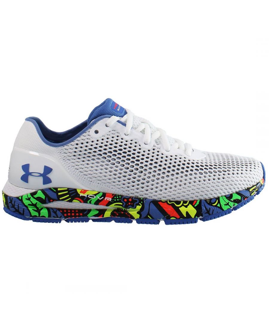 Run many kilometers with these running shoes from Under Armour. They are equipped with the innovative Hovr technology, giving you a feeling of zero gravity. See these shoes as your new running assistant, thanks to their connection to Mapmyrun, which keeps a record and analyzes your training.