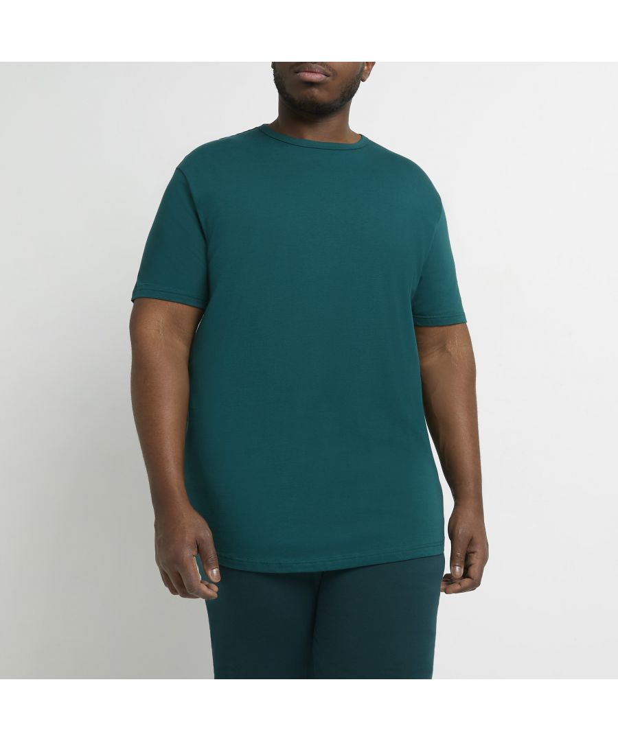 > Brand: River Island> Department: Men> Material: Cotton> Material Composition: 100% Cotton> Type: T-Shirt> Size Type: Big & Tall> Fit: Relaxed> Neckline: Crew Neck> Sleeve Length: Short Sleeve> Pattern: Solid> Graphic Print: No> Occasion: Casual> Selection: Menswear> Season: AW21