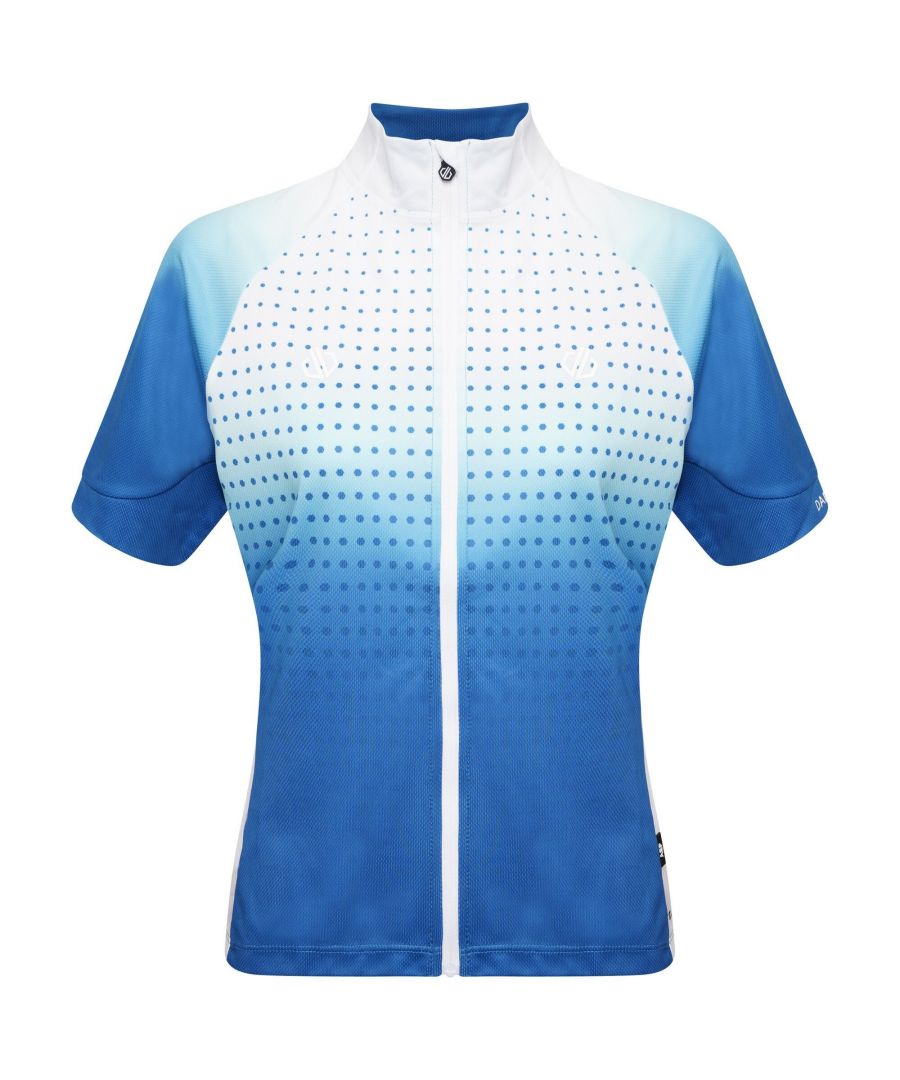 Fabric: Polyester, Q-Wic. Design: Colour Gradient, Dot Fade, Logo, Two Tone. Fabric Technology: Advanced Ergonomic Performance, AEP Kinematics, Sublimation. Anti-Bacterial, Anti-Odour, Lightweight, Moisture Wicking, Quick Dry, Reflective Detail, Ventilated. Neckline: High Collar. Sleeve-Type: Short-Sleeved. Pockets: 2 Compartment Pockets, 1 Security Pocket. Fastening: Full Zip, Zip Guard. Hem: Gel Grip, Part Elasticated, Scooped.