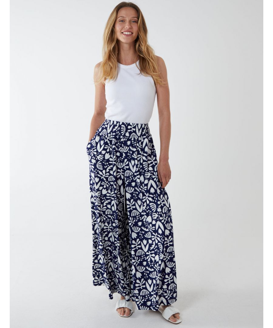 Go for comfort with this wide leg elastic waist trouser. It will be your fav new staple! Wear in the office, to pick up the kids, a comfy day at home, or out on the town. This versatile piece could be worn with trainers and a comfy knit or dress it up with a glitzy top and heels!\n92% Polyester, 8% Elastane Made in ChinaMachine washable Elasticated waistband UnfastenedApprox length.100cm Model wears size SModels height: 5€™9€ / 176 cm