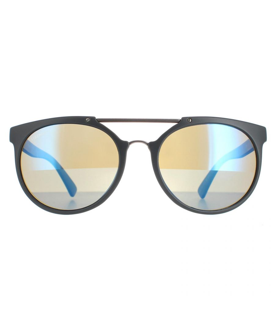 Serengeti Round unisex donkergrijs geschuurde mineraal gepolariseerd 555 nm blauwe lerici lerici zijn een moderne ronde stijl gemaakt van lichtgewicht acetaat. Deze lenzen omvatten een spectrale controle en fotochrome technologie die licht aanpassen en filteren tot perfectie. De Serengeti -brandingfuncties langs de tempels voor authenticiteit.