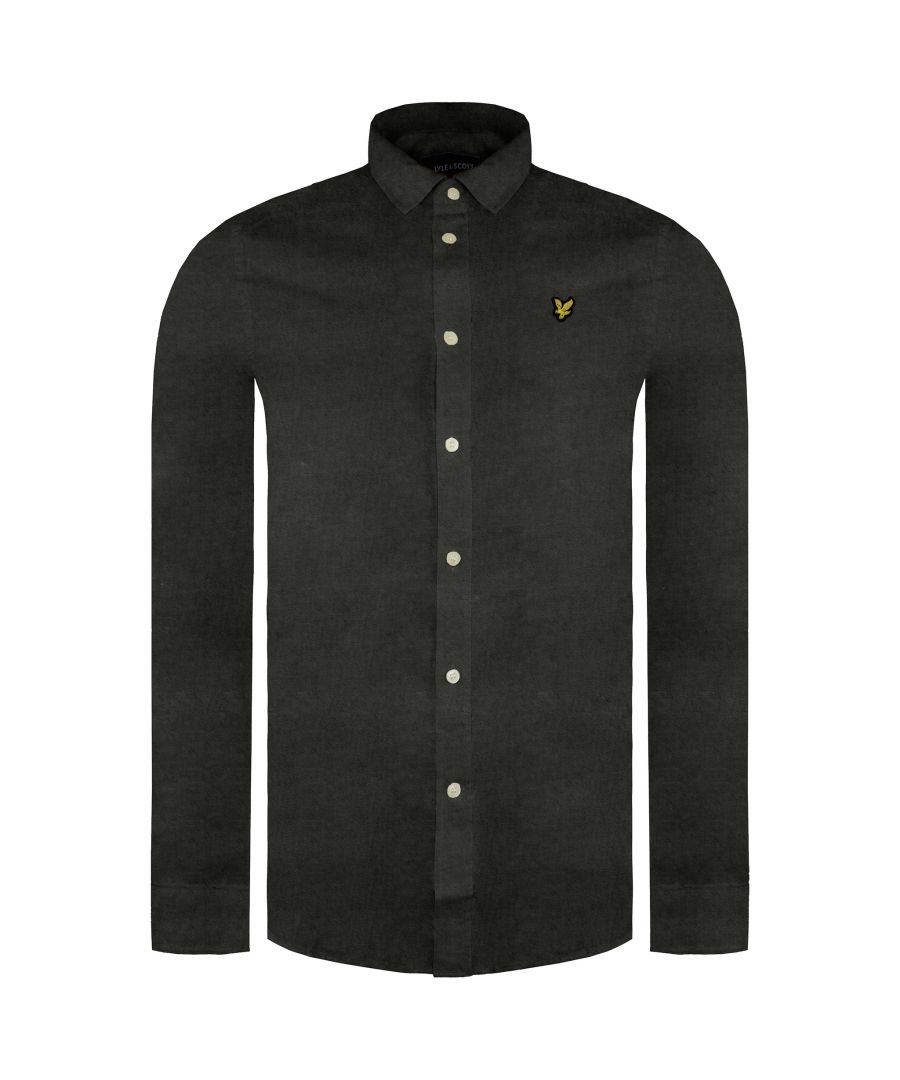 The Lyle & Scott Brushed Cotton Shirt is a versatile, regular fit shirt for any men’s capsule collection. The soft brushed cotton finish gives it a warm, heavier handfeel, perfect for layering over a t-shirt or wearing tucked during the winter months.