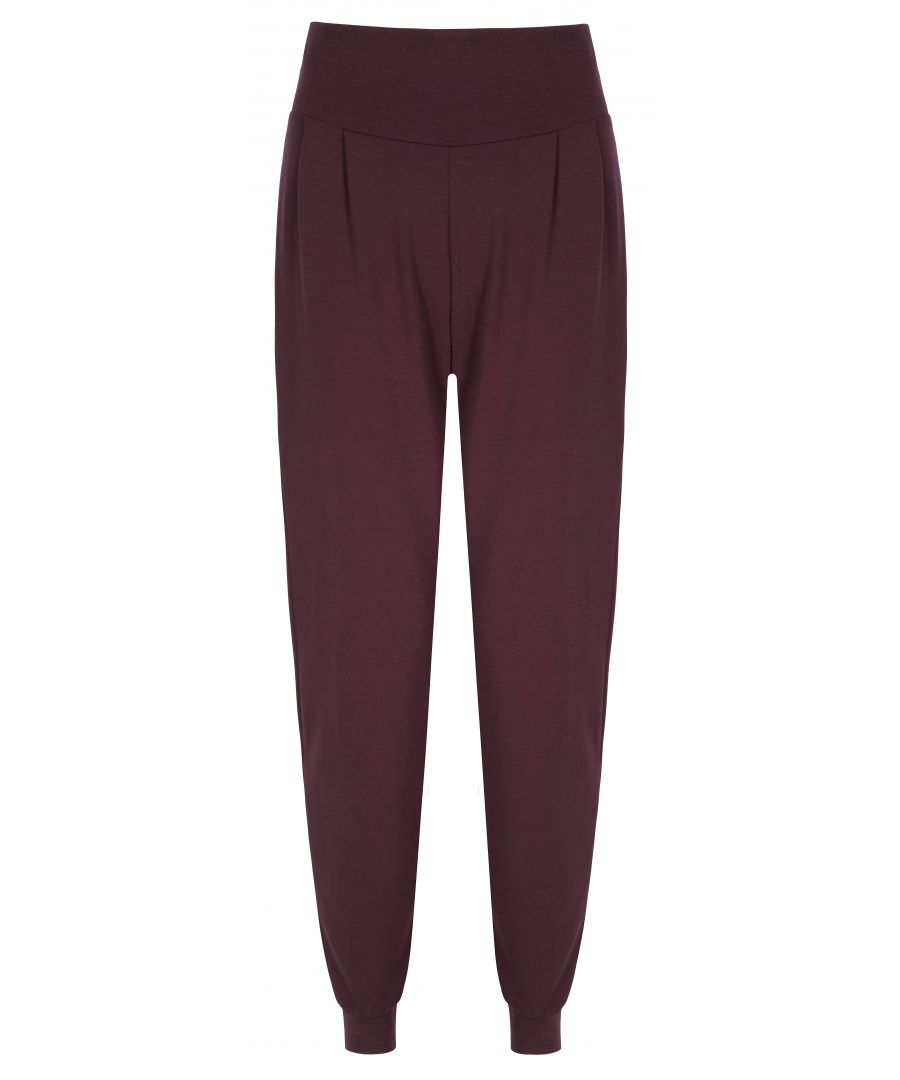 Our slouchiest most comfy pants yet, made from our unique and soft Bamboo fleece. With an elasticated waist and easy tapered legs, they are perfect for your yoga class, travelling and lounging.\n\nDesigned for Yoga and Pilates\nSemi loose fit\nWide yoke waistband with gathered detail\nCuff at hem\n95% Bamboo Viscose, 5% Elastane Fleece\nSoft elasticated waistband\nUnrivalled softness and great for sensitive skin\nNaturally sweat-wicking and breathable\nFrom sustainably managed forests\nOeko-Tex certified no nasties in the dyeing process\nGreat for all sporting activities \n\nApprox inside leg measurements:\nXS - 74cms / 29