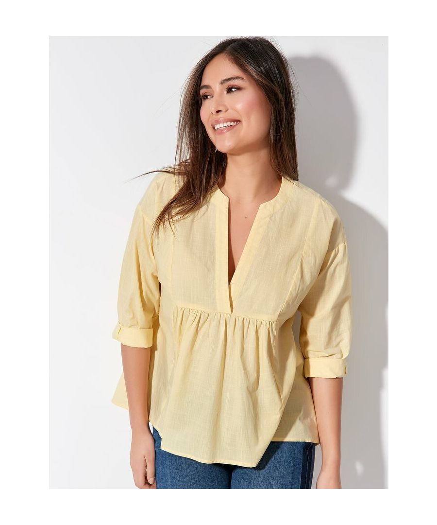 This new shirt from Khost Clothing will bring brightness into your winter wardrobe. Designed in a shirt style with a dipped hem, it features a peplum front, a v neck and three quarter length sleeves.