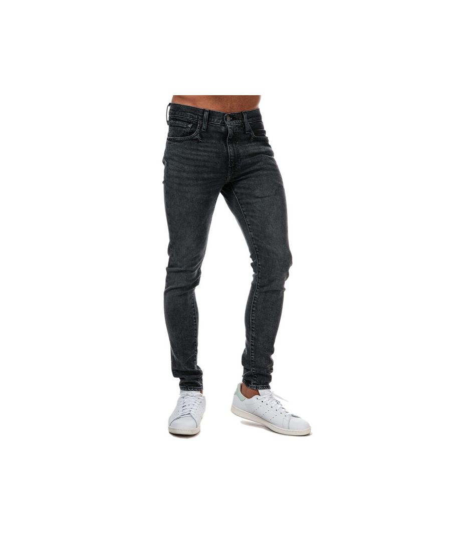 Levis skinny jeans met taps toelopende pijpen, smoke on the pond.<br /><br />Skinny jeans met extra stretch voor ultiem comfort. Ontworpen met Levis Flex Advanced-stretchtechnologie voor maximaal comfort en flexibiliteit.<br /><br />- Klassiek model met 5 zakken.<br />- Ritssluiting met knoop.<br />- Valt onder de taille.<br />- Slanke pasvorm op zitvlak en dij.<br />- Extreem strakke pijp.<br />- Smalle beenopening.<br />- Korte binnenbeenlengte ca. 76 cm. Normale binnenbeenlengte ca. 81 cm. Lange binnenbeenlengte ca. 86 cm. <br />- 70% katoen, 28% Tencel lyocell, 2% elastaan. Geschikt voor de wasmachine.<br />- Ref: 84558-0037<br /><br />De afmetingen zijn bedoeld als richtlijn.